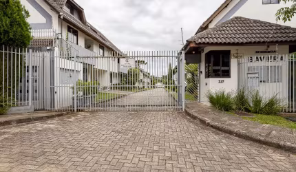 Sobrado Triplex em condomínio no São Lourenço