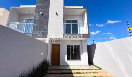 Sobrado com passagem lateral e sobra de terreno no  Florais do Paraná  -  Cascavel