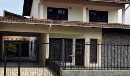 Guanabara - Sobrado amplo com piscina prox ao centro