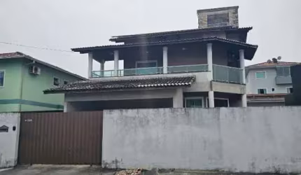 Iririu - Sobrado Excelente padrão com 1 suite master + 2 dorm. 2 vagas