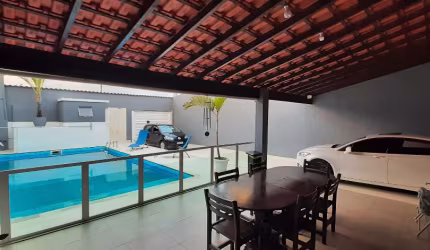 Sobrado com 05 dormitorios com piscina!
