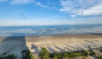 Apartamento 03 dormitorios, sacada frente mar!