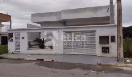CASA COM PISCINA SEMI MOBILIADA E COM SALA COMERCIAL