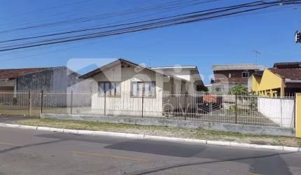 Casa à venda com amplo terreno no bairro Cordeiros em ITAJAI