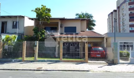 EXCELENTE SOBRADO DE 5 DORMITÓRIOS SENDO 1 SUITE LOCALIZAÇÃO DIFERENCIADA .
