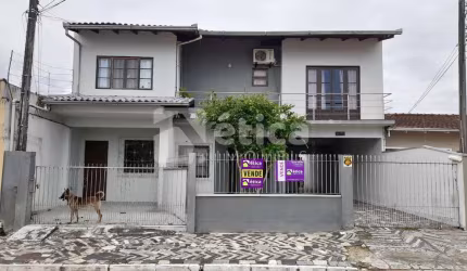 VENDE-SE EXCELENTE SOBRADO DE 6 DORMITÓRIOS NO BAIRRO SÃO VICENTE, ITAJAÍ