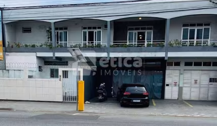 PRÉDIO DE USO MISTO A POUCOS PASSOS DA HAVAN DO SÃO JOÃO.
