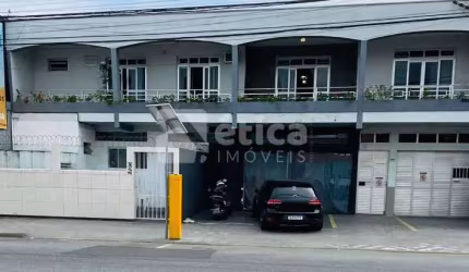 PRÉDIO DE USO MISTO A POUCOS PASSOS DA HAVAN DO SÃO JOÃO.