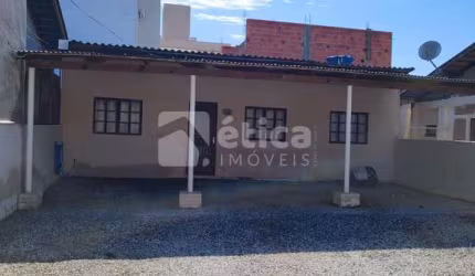 EXCELENTE OPORTUNIDADE  CASA DE 2 DORMITÓRIOS NO BAIRRO MURTA, ITAJAÍ