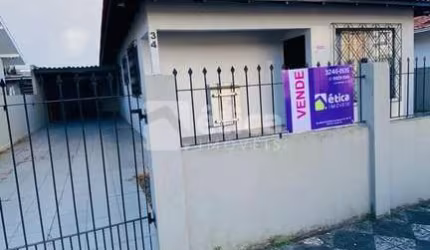 Casa Averbada com Edicula nos fundos com 160 de área construida