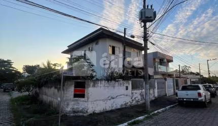 Casa Averbada à Venda em Itajaí 3 Suítes com Closet e Espaço Gourmet