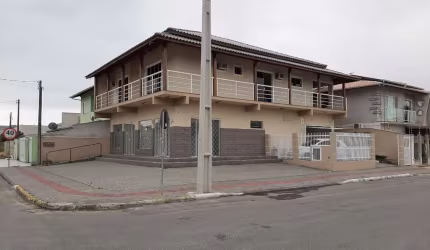 Excelente Casa AVERBADA com Sala Comercial a Venda em Itajaí - SC