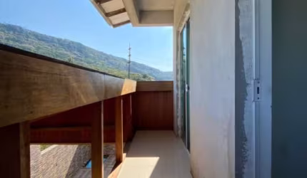 Casa com tranquilidade de sítio com estrutura de cidade