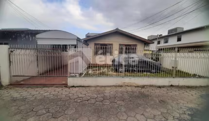Casa de madeira à venda no bairro São João em Itajaí SC