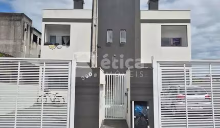 Apartamento, com 1 suíte e 1 dormitório e churrasqueira.