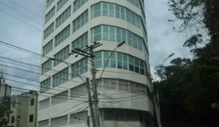 Vendo prédio comercial na Imbetiba