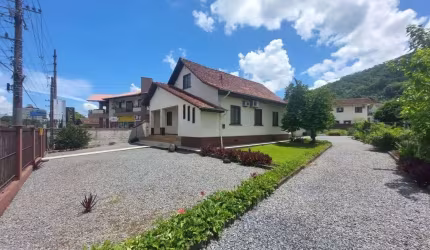 CASA NO BAIRRO CZERNIEWICZ
