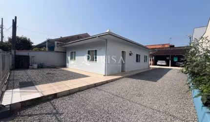 CASA COM AMPLO TERRENO NO BAIRRO TIFA MARTINS
