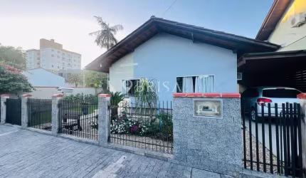 CASA COM PISCINA NO BAIRRO RAU