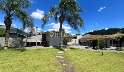 CASA COM AMPLO TERRENO EM TRÊS RIOS DO SUL