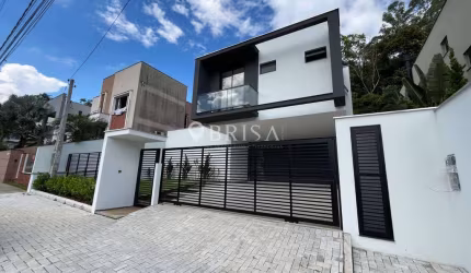CASA DE ALTO PADRÃO NO BAIRRO AMIZADE
