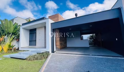 CASA COM SPA NO BAIRRO TRÊS RIOS DO SUL