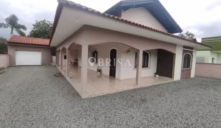 CASA EM GUARAMIRIM