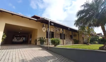 CASA COM PISCINA NO BAIRRO SÃO LUIS