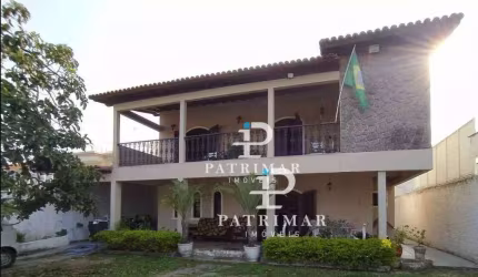 Casa Duplex com 5 Quartos, Quintal e Piscina à venda, 240 m² por R$ 700.000 - Itaipuaçu - Maricá/RJ
