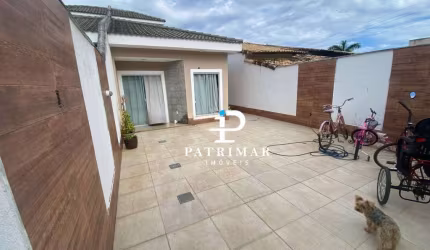 Casa com 2  quartos, área gourmet e piscina à  venda, 69 m² com piscina por R$ 390.000