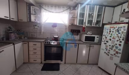 Sobrado com 3 dormitórios à venda, 155 m² por R$ 534.850,00 - Boqueirão - Curitiba/PR