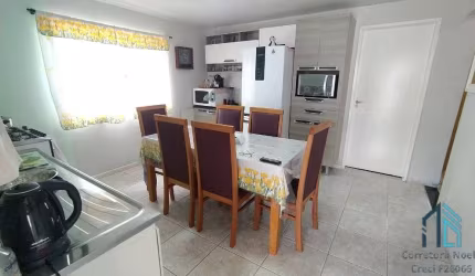 Casa com amplo quintal, a venda 03 quartos em Colombo PR