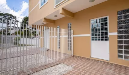 (Permuta ou financiamento) Sobrado com lojas, 03 quartos no Bacacheri/Tingui em Curitiba PR