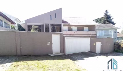 Casa, 04 quartos c/suíte, 02 subsolos tipo bunker, com 05 ambientes subterrâneos amplos, ideal para adega e estúdio, em Curitiba PR