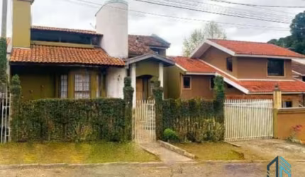 Casa a venda preço abaixo de mercado, 04 quartos c/suíte, no São Lourenço em Curitiba PR