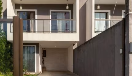 (Estuda permuta por casa ou financiamento) Sobrado 03 quartos c/suíte, terraço, no Bairro Alto em Curitiba PR