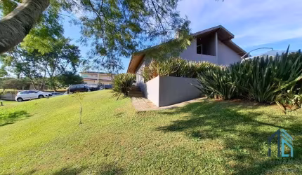 - Chácara com casa em condomínio, local seguro, ótima localização em São Jose dos Pinhais divisa com Piraquara PR