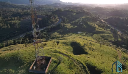 Chácara com 02 casas bem localizada, apenas 70km de Curitiba em Campina Grande do Sul PR