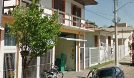 (PERMUTA) Imóvel comercial/residencial, próximo do centro, 05 quartos c/suíte em Flores da Cunha RS