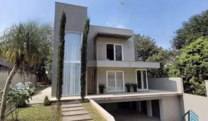 Sobrado moderno, com amplo terreno, 03 quartos c/suíte, área gourmet, em Campo Largo PR