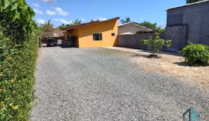 Casa a venda 03 quartos c/suíte, bem localizada em Guaratuba PR