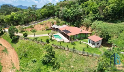 Chácara com casa Mobiliada, 03 quartos sendo 2 suítes, em Quatro Barras PR