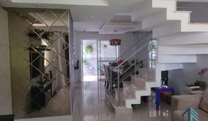 Sobrado em condomínio, 03 quartos c/suíte, terraço, espaço Gourmet, no Barreirinha/Boa Vista em Curitiba PR