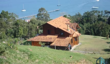 Terreno 23.000 M², próximo a duas marinas e a 50 metros da praia, em Jurere - Florianópolis SC