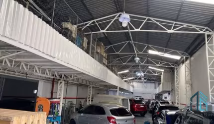 Barracão e Loja em 02 terrenos com 999m², próximo a concessionaria Servopa, no Rebouças em Curitiba PR