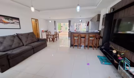 Casa 03 quartos c/suíte, área de lazer, churrasqueira, 04 vagas no Bairro Alto em Curitiba PR