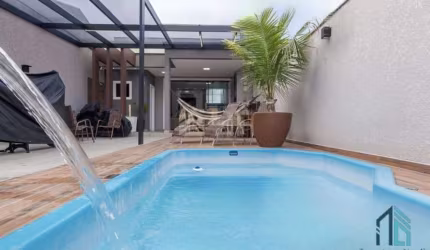 Casa Mobiliada, 03 quartos c/suíte, piscina, área de lazer, em Matinhos PR
