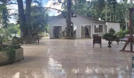 Chácara LINDA com 3 casas a venda 9.000m2, bem localizada em Contenda - PR
