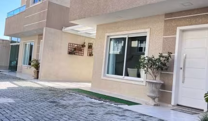 Sobrado a venda 03 quartos c/suíte, terraço, ático, ótima localização, no Uberaba em Curitiba PR