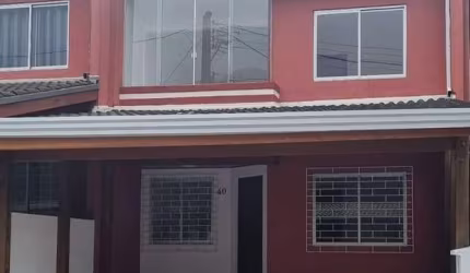 Sobrado em Condomínio, 02 quartos, 02 vagas, no Santa Cândida em Curitiba PR